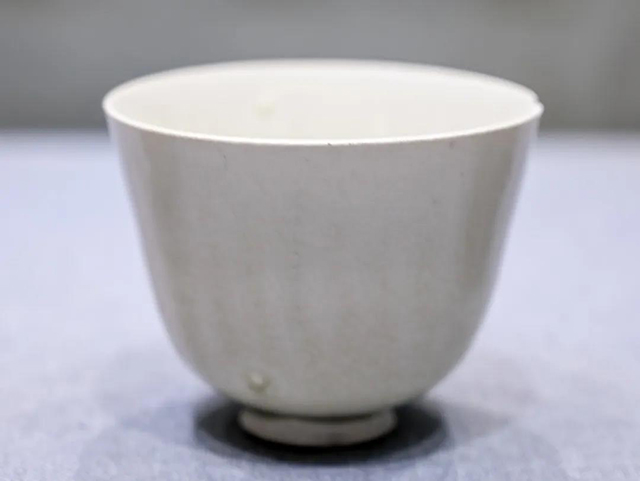 白釉杯