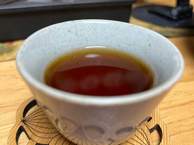 图为郎河2004年宫廷普洱熟茶