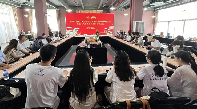 浙江大学茶学专业高级研修班走进六大茶山贺开庄园