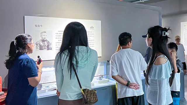 浙江大学茶学专业高级研修班走进六大茶山贺开庄园