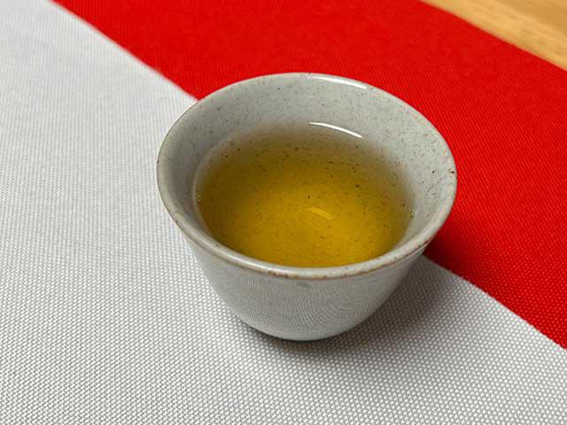 图为2005年507批次老树圆茶青饼品茗第七道茶汤