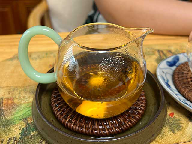图为90年代1994年7542青饼头道茶汤至第10道茶汤