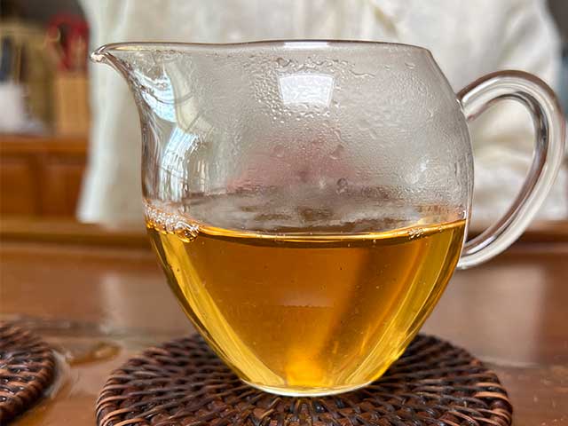 图为私藏茶2006年小户赛古树茶品茗第二道茶汤