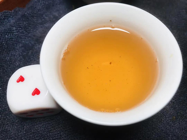 大益2401和韵天下青饼普洱茶品质特点