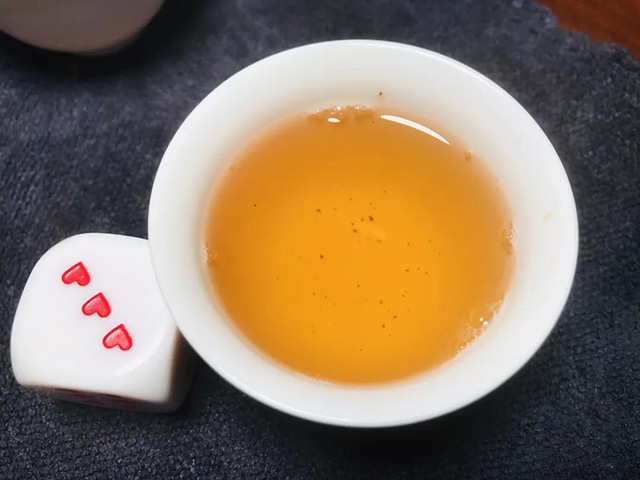 大益2401和韵天下青饼普洱茶品质特点