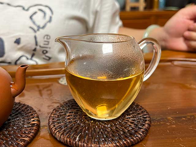 图为2003年302批次7542青饼洗茶润茶头道汤体