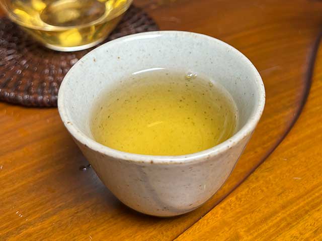 图为芊芷源2018年老班章古树黄金叶品鉴第4道汤体
