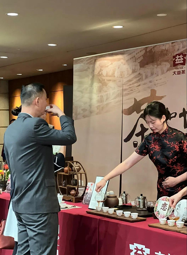 大益茶走进中国驻韩国大使馆