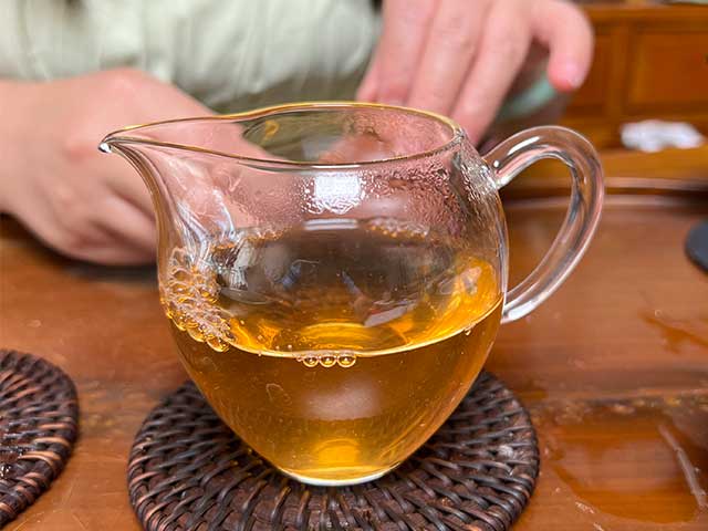 图为私藏茶2006年易武醇香沱洗茶润茶汤体