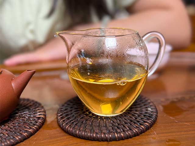 图为私藏茶2006年易武醇香沱品鉴第七道汤体