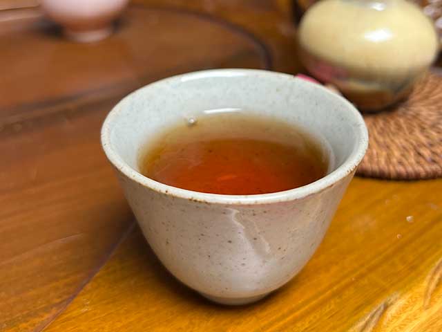 图为90年代销台砖250克熟茶砖