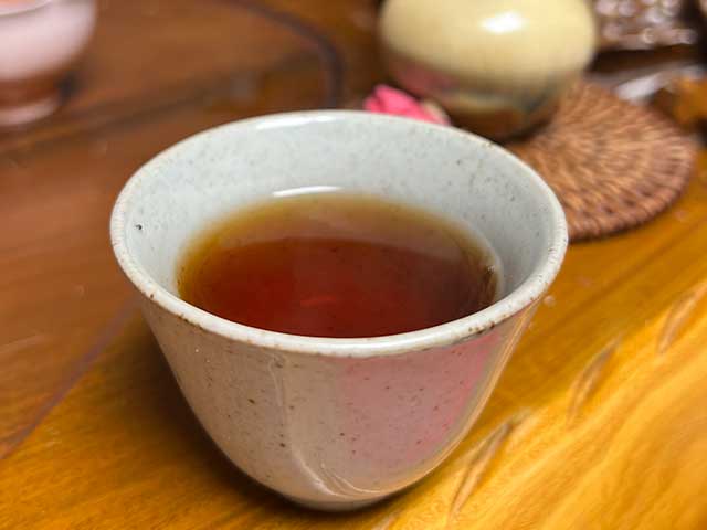 图为90年代销台砖250克熟茶砖