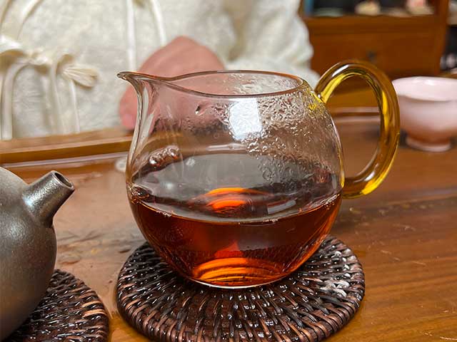 图为90年代销台砖250克熟茶砖