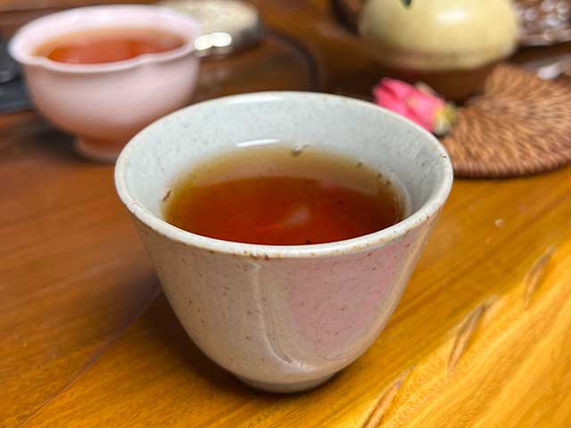 图为90年代销台砖250克熟茶砖