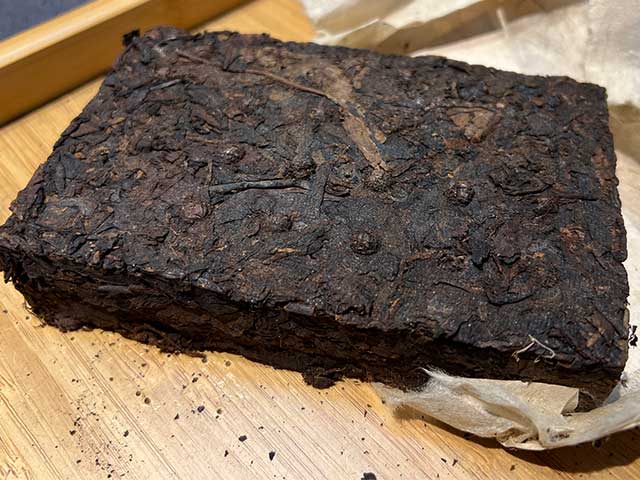 图为90年代销台砖250克熟茶砖
