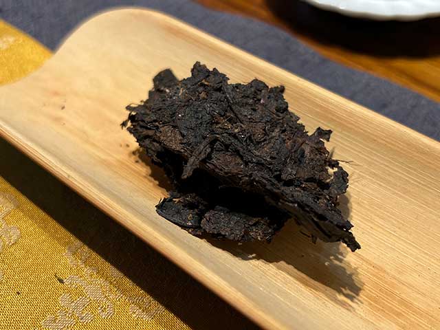 图为90年代销台砖250克熟茶砖