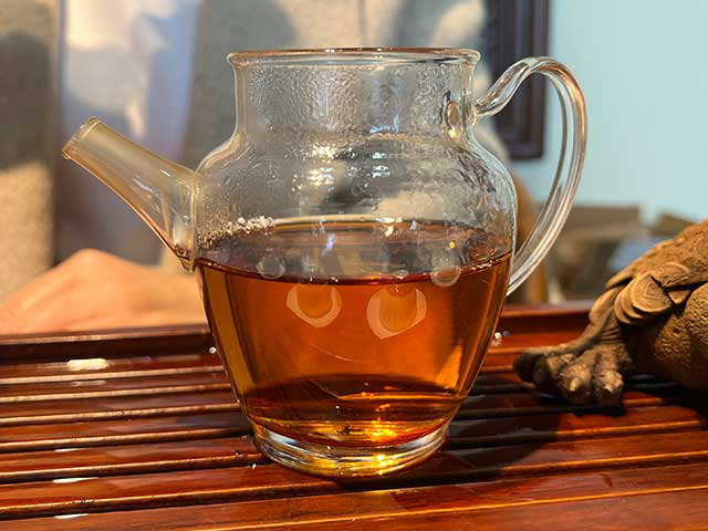 ]图为90年代销台砖250克熟茶砖洗茶润茶第二道汤体