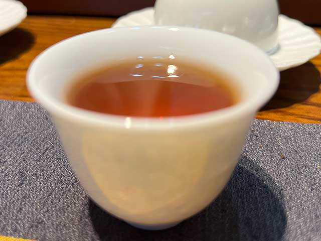 图为90年代销台砖250克熟茶砖品鉴头道汤体