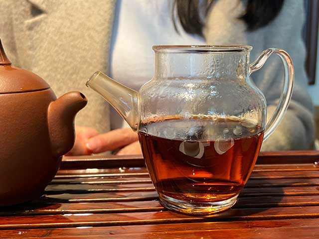 图为90年代销台砖250克熟茶砖品鉴第四道汤体