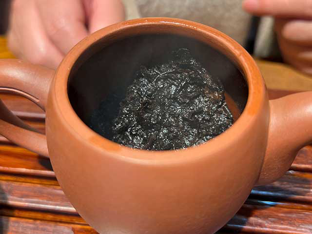 图为90年代销台砖250克熟茶砖