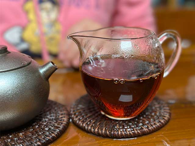 图为1998年7572黄印熟普品鉴第二道茶汤
