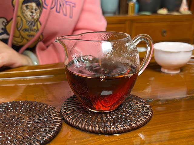 图为1998年7572黄印熟普品鉴第三道茶汤