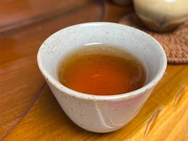 图为1998年7572黄印熟普品鉴第六道茶汤