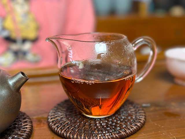 图为1998年7572黄印熟普品鉴第九道茶汤