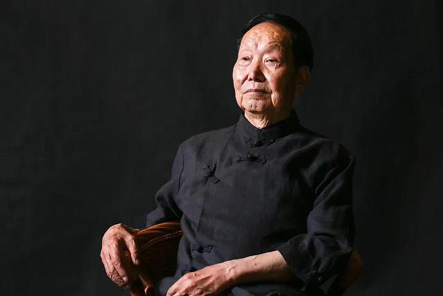 海湾茶业董事长普洱茶终身成就大师邹炳良先生