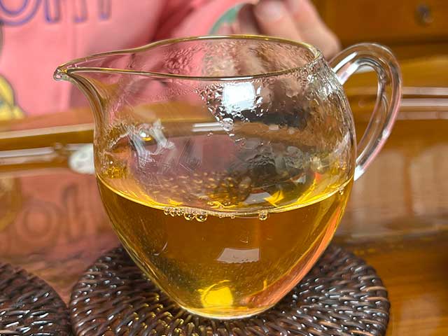 图为2008年八八青饼洗茶润茶头道汤体