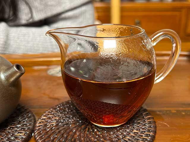 图为红版2020天雨粟班章熟砖洗茶润茶第二道茶汤