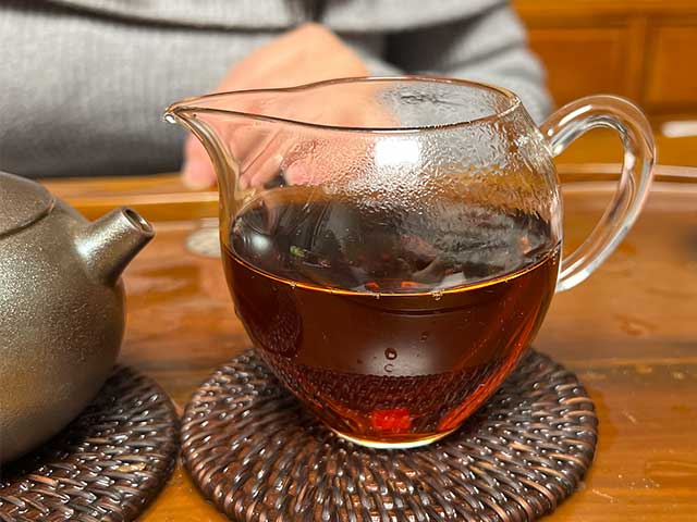 图为红版2020天雨粟班章熟砖品鉴第五道茶汤