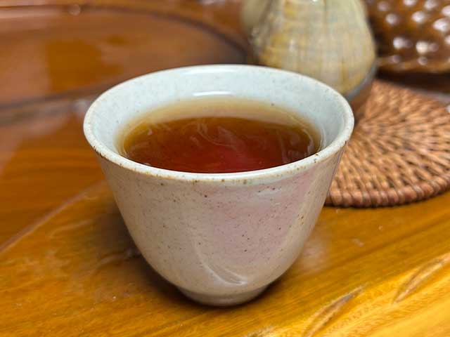 图为红版2020天雨粟班章熟砖品鉴第八道茶汤