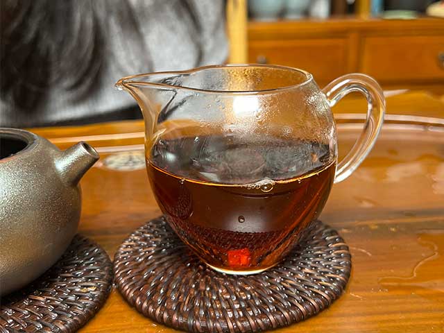 图为红版2020天雨粟班章熟砖品鉴第九道茶汤