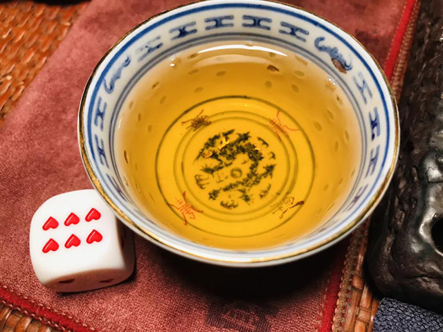 大益2201南国秋韵青饼普洱茶品质特点