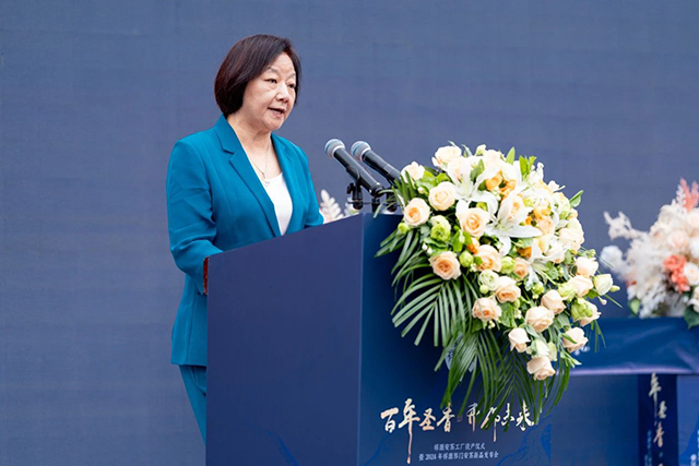 图为中国国际茶文化研究会副会长姬霞敏致辞