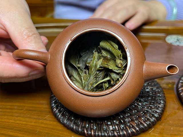 图为新华国茶2013年茶国一号青饼