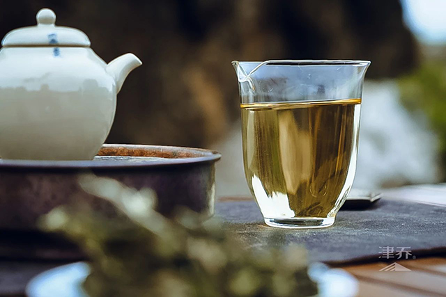 津乔白茶