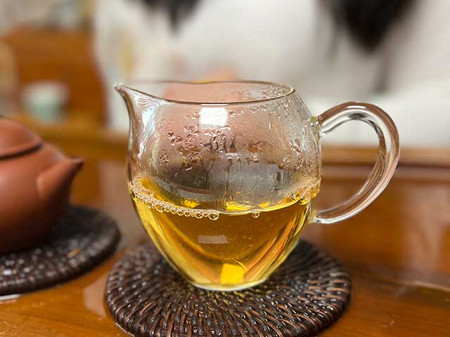 图为私藏茶2002年班章小青饼250克饼品鉴第六道汤体