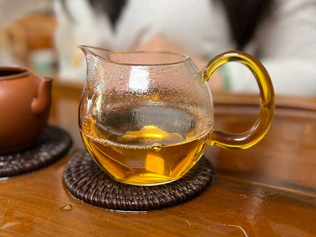 图为2000年易武乔木青饼品鉴第5道茶汤
