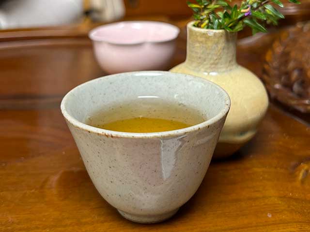 图为2000年易武乔木青饼品鉴第6道茶汤
