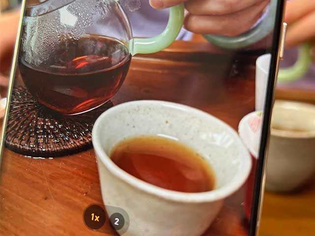 图为70年代易武千两茶品鉴头道茶汤