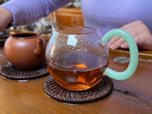 图为70年代易武千两茶品鉴第八道茶汤