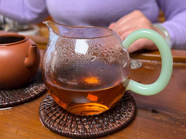 图为70年代易武千两茶品鉴第九道茶汤