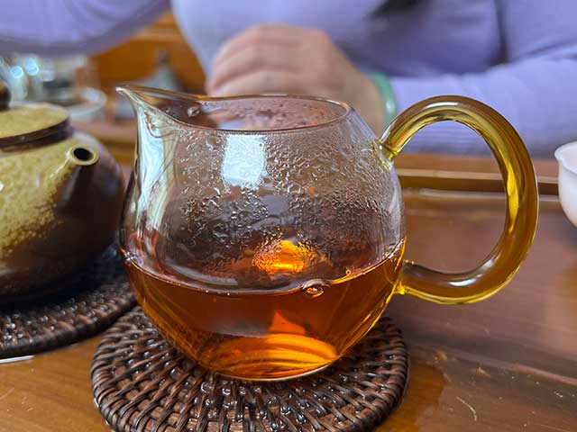 图为80年代末无纸飞台铁饼品鉴第八道茶汤
