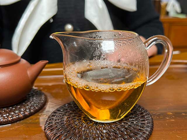 图为紫玉茶厂2006年忙肺老茶品鉴第11道茶汤