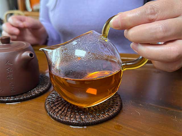 图为1999年9902批易武正山大叶青红印圆茶品鉴第七道茶汤