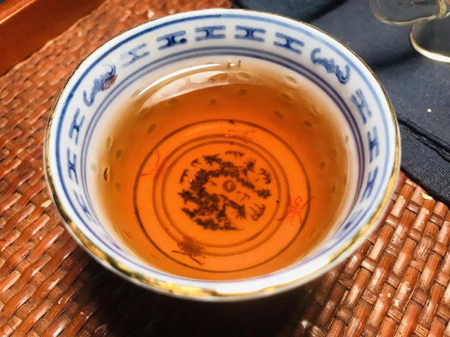 下关2005年南诏青饼普洱茶