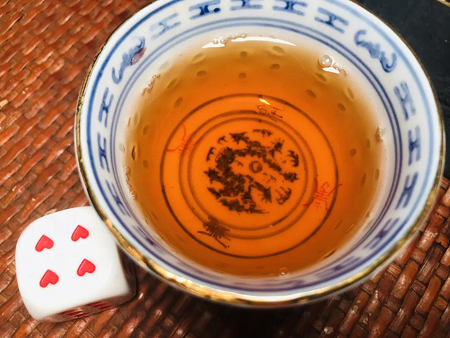 下关2005年南诏青饼普洱茶