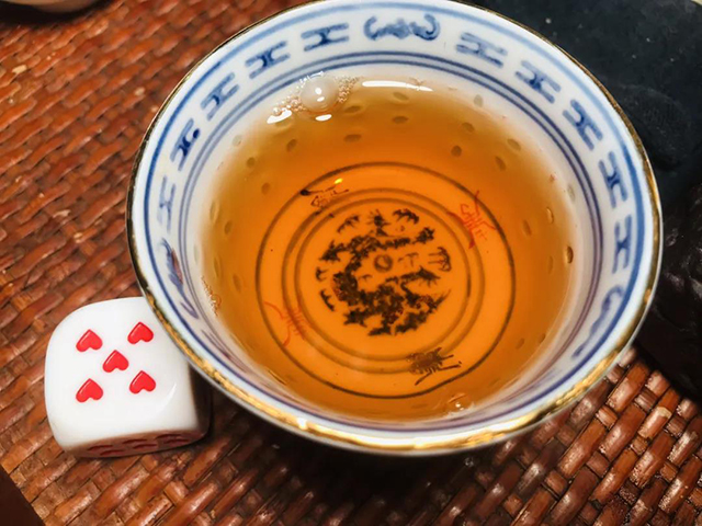 下关2005年南诏青饼普洱茶